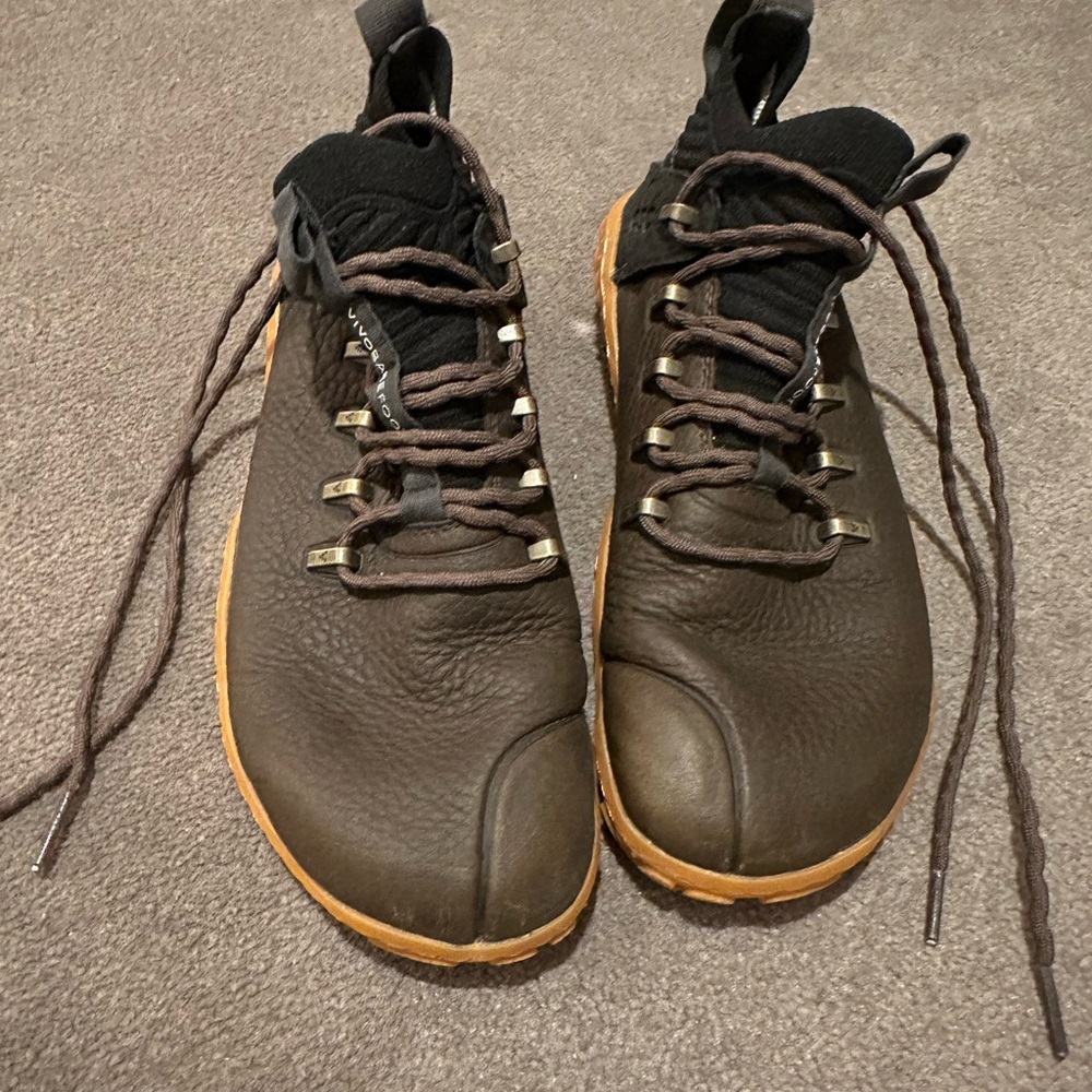 Vivobarefoot women’s Magna hiking shoe 8.5